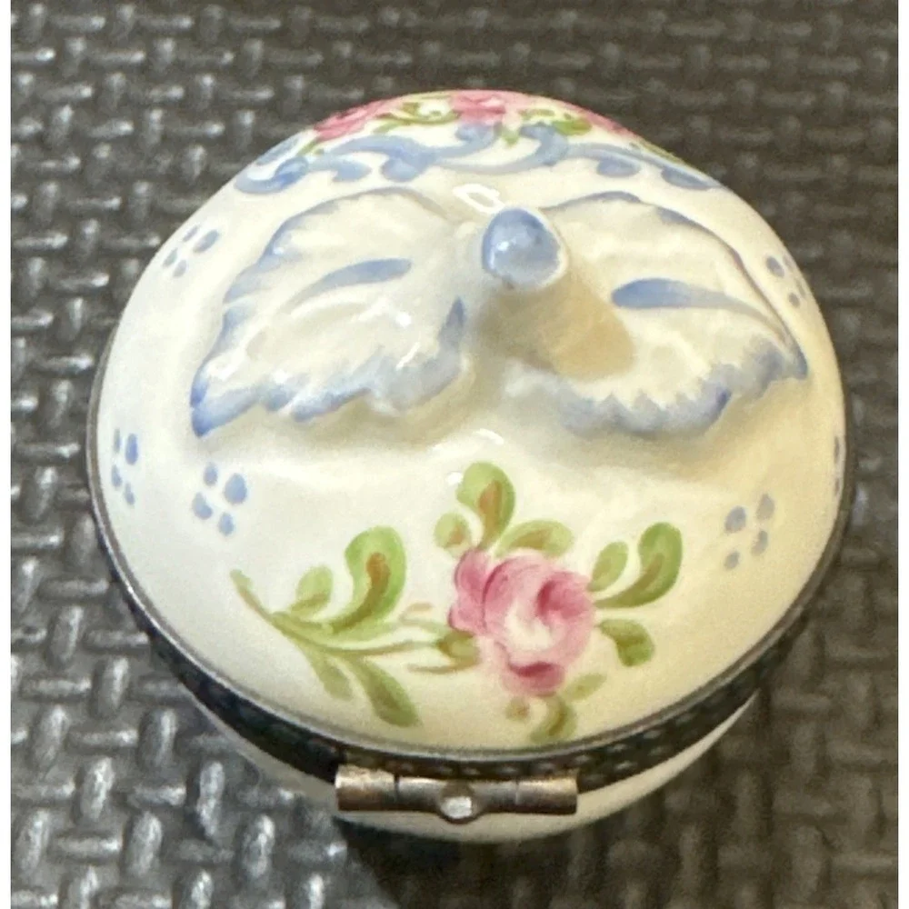 Vintage Limoges France Trinket Box Floral Apple MC Peint Main Signed Flower Clsp